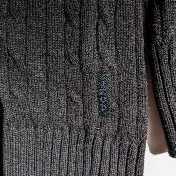 IZOD V-Neck sweater. Black, ribbed. Men's medium. - Picture 7 of 8